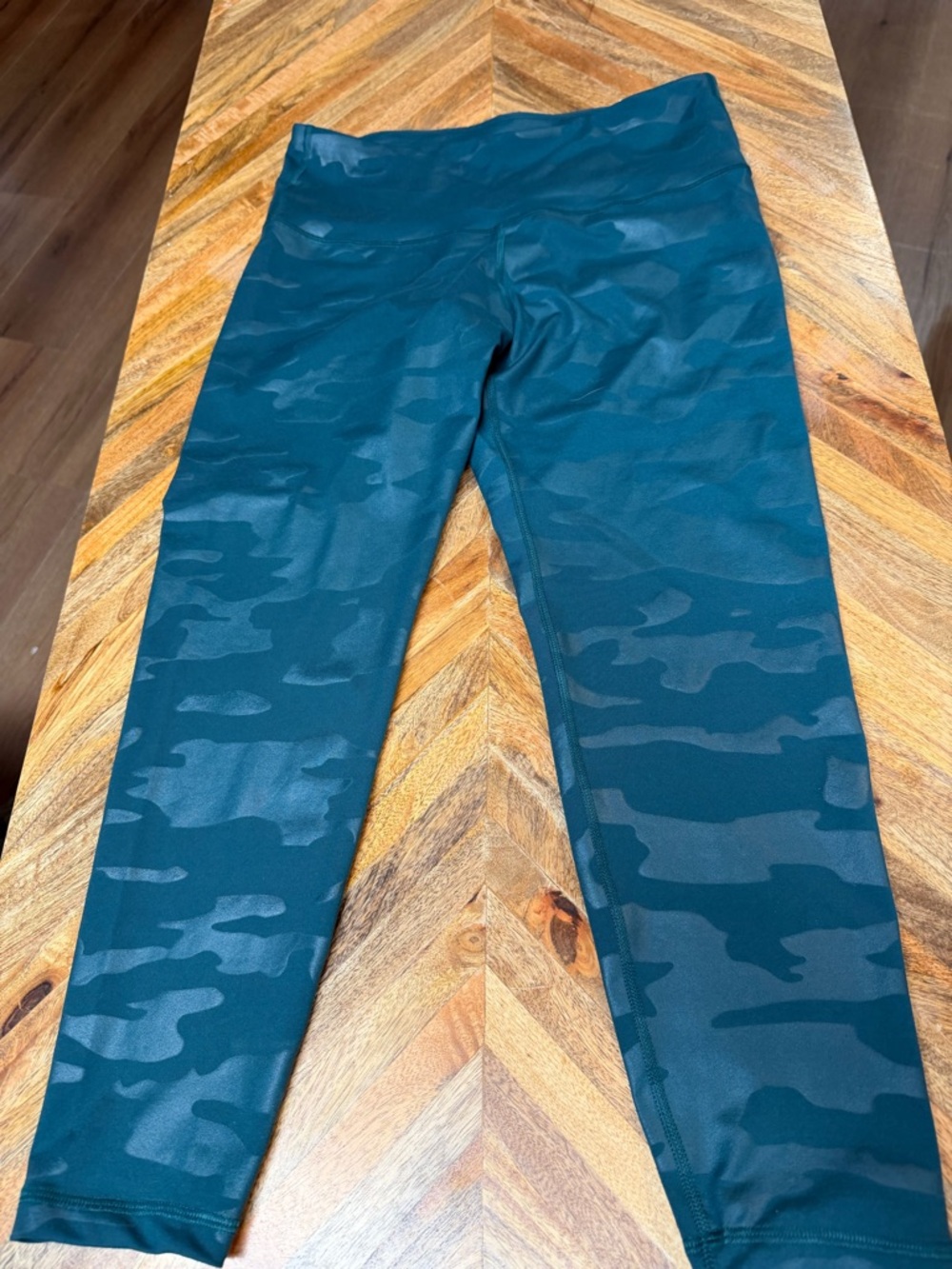 Old Navy Women’s Leggings camo teal color Sz LP NWT